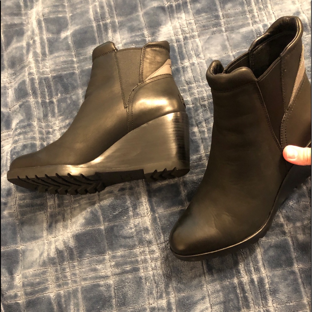 Worn 1x!  Sorel women’s after hour Chelsea